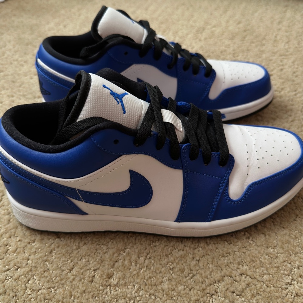 Men’s Air Jordan 1 Low in White/Hyper Royal/Black